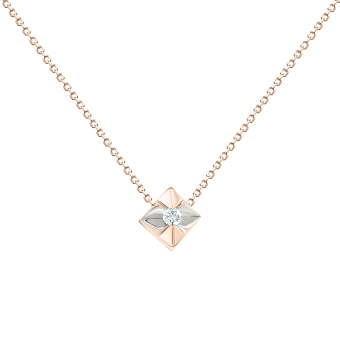 Necklace with a diamond 