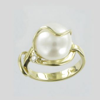 Women's ring with pearl and zirconia 